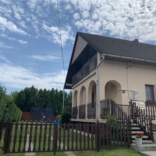 Nagycsaládos Rózsa Apartman Balatonlelle – Balatonlelle, Ungaria