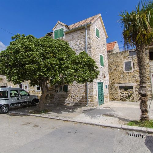 House Gulliver Kastel Sucurac
