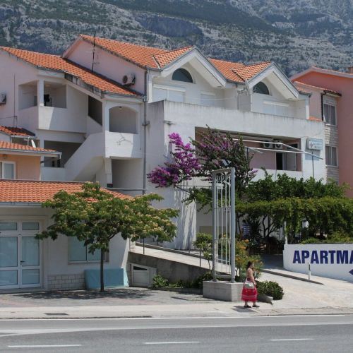 Apartments With Parking Space Makarska - 6693