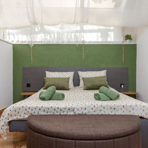 Apartments With Parking Space Makarska - 12336