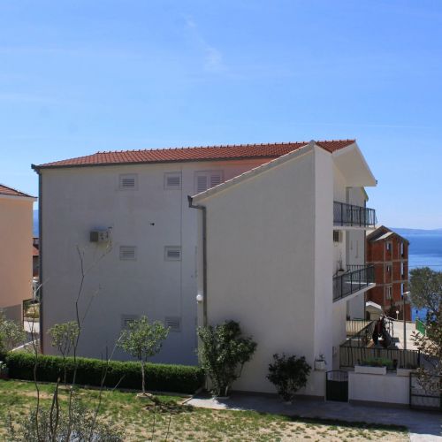 Apartments With Parking Space Nemira, Omiš - 4652 Nemira