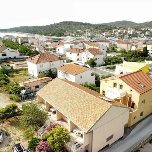 Apartmanok Parkolóhellyel Jezera Murter - 5107
