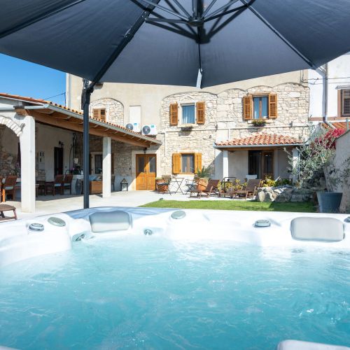 Apartments And Rooms With Parking Space Loborika, Pula - 12983 Loborika