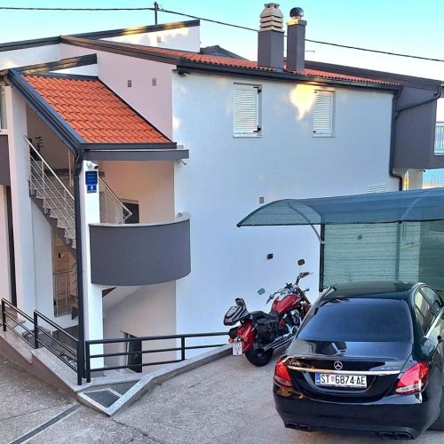 Apartments With Parking Space Stanići, Omiš - 11421 Stanići