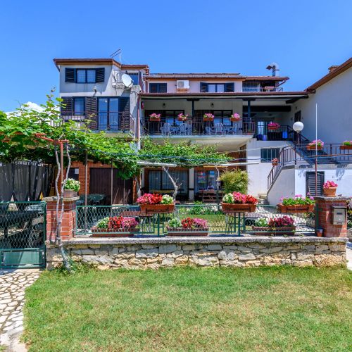 Apartments By The Sea Banjole, Pula - 3002 Banjole