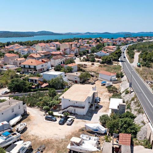 Apartments With Parking Space Pirovac, Šibenik - 13263 Pirovac