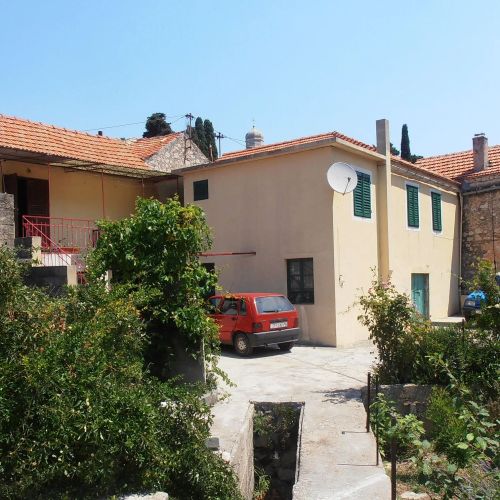 Apartments With Parking Space Vrisnik, Hvar - 4051 Vrisnik
