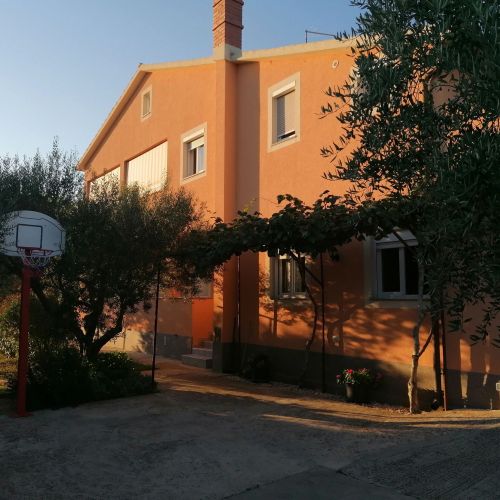 Apartments With Parking Space Pula - 7420