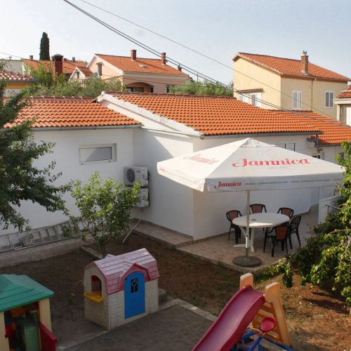 Family Friendly Seaside Apartments Preko, Ugljan - 8232 Preko