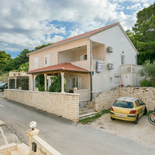 Apartments With Parking Space Postira, Brač - 2948 Postira