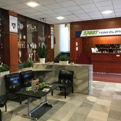 Sport Hotel És Étterem Tatabánya – Tatabánya, Maďarsko