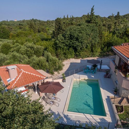 Family-friendly Apartments With Swimming Pool Sutomišćica, Ugljan - 13872 Sutomišćica