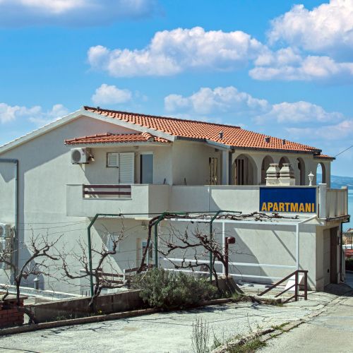 Apartments With Parking Space Pisak, Omiš - 5975 Pisak