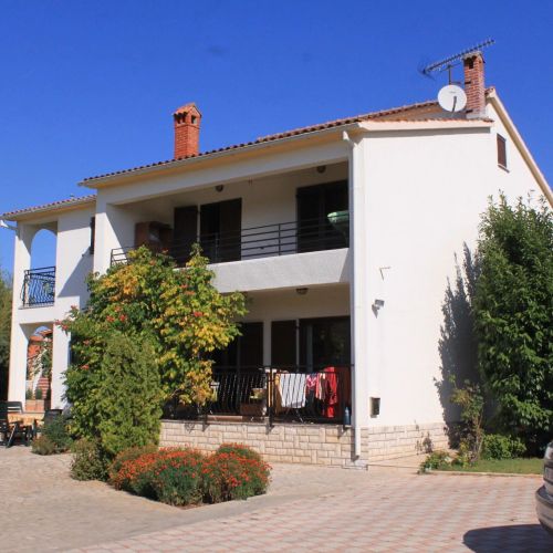 Apartments With Parking Space Valbandon, Fažana - 7304 Valbandon