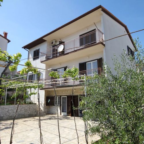 Apartments With Parking Space Pula - 7647