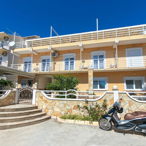 Apartments With Parking Space Gradac, Makarska - 5198 Gradac