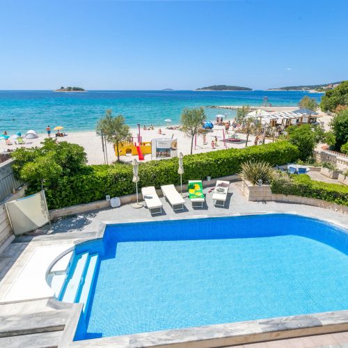 Apartmanok Családok Részére Medencével Rogoznica - 7557