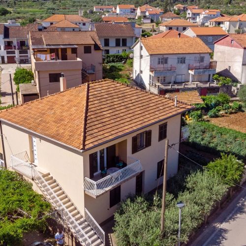 Apartmanok és Szobák Parkolóhellyel Jelsa, Hvar - 4028 Jelsa