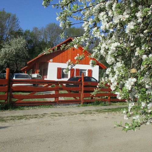 Almafa Vendégház Aka