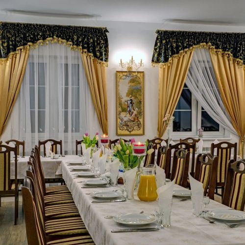 Restauracja - Noclegi Dwór Szlachecki Biedaczów – Żołynia, Polska