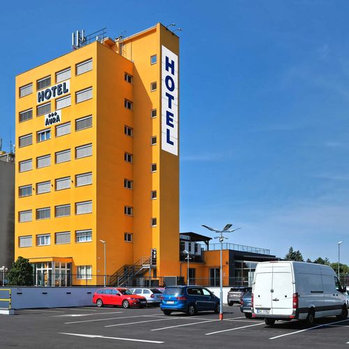 HOTEL AURA PRAHA design & garden wellness pool Praha