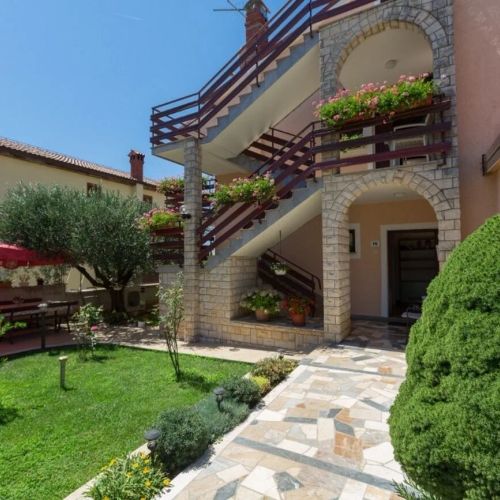 Apartments With Parking Space Novigrad - 7135