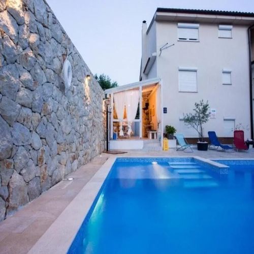 Apartmani Švob s Bazenom Novi Vinodolski