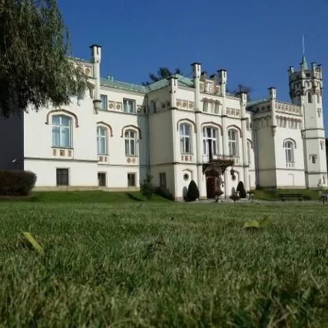 Pałac w Paszkówce **** Paszkówka