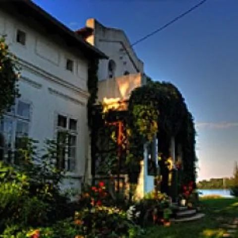 Gospodarstwo Agroturystyczne "Dworek nad Lednicą" Lednogóra