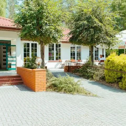 Hotel pod Sosnami** Osieck