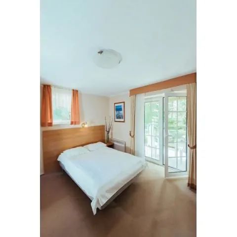 Hotel pod Sosnami** Osieck – Osieck, Polska