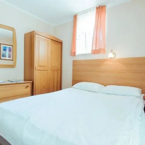 Hotel pod Sosnami** Osieck – Osieck, Polska