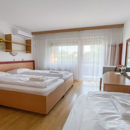 Camera tripla classic cu balcon