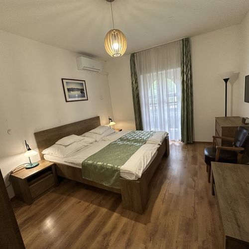 Apartament standard cu baie cu 1 camera pentru 2 pers. (se poate solicita pat suplimentar)