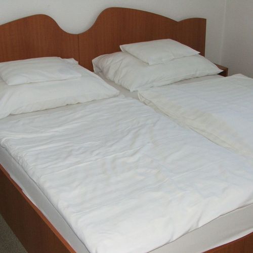 Apartament standard cu baie cu 2 camere pentru 4 pers. (se poate solicita pat suplimentar)