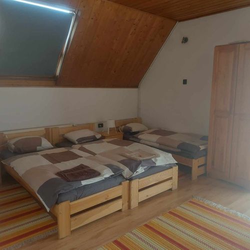 Camera cvadrupla la etaj cu panoramă