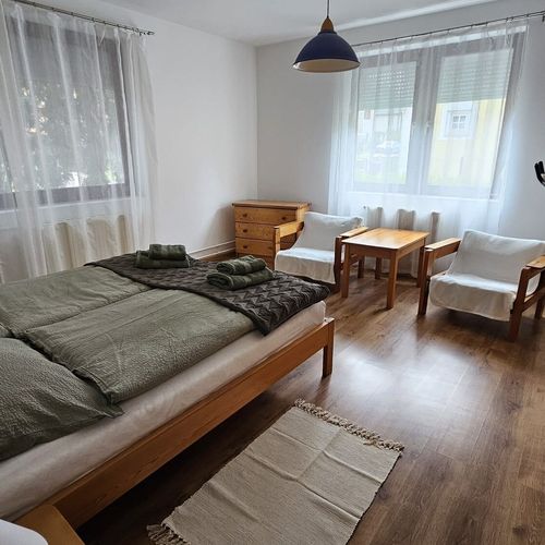 Apartament 6-osobowy na parterze z tarasem z 3 pomieszczeniami sypialnianymi (możliwa dostawka)