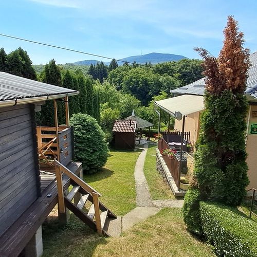 Apartament întreaga unitate cu vedere spre munte cu 2 camere pentru 6 pers.