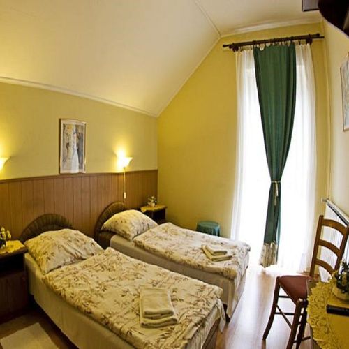 Camera twin la etaj cu balcon