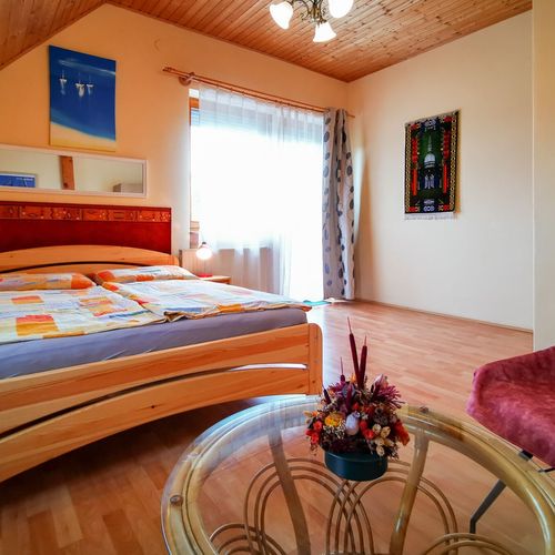 Apartament family cu terasă cu 2 camere pentru 4 pers. (se poate solicita pat suplimentar)