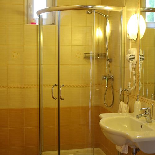 Apartament la parter cu baie cu 1 camera pentru 2 pers.