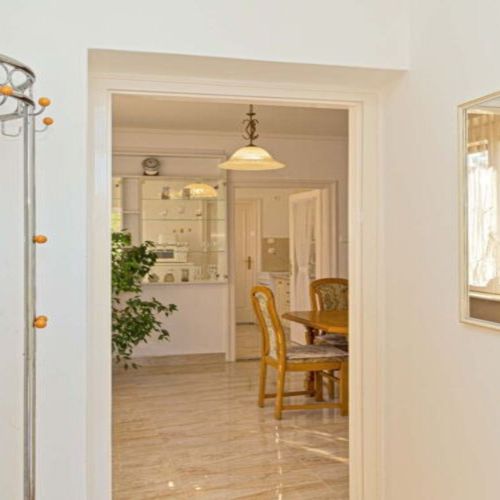 Apartament 7-osobowy na parterze z widokiem na ogród z 3 pomieszczeniami sypialnianymi