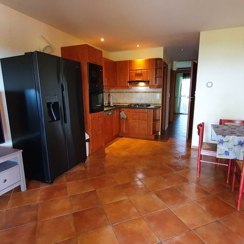 Apartament la parter cu vedere spre lac cu 3 camere pentru 6 pers. (se poate solicita pat suplimentar)