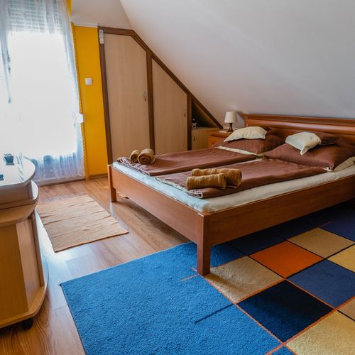 Apartament gold cu balcon cu 2 camere pentru 8 pers.
