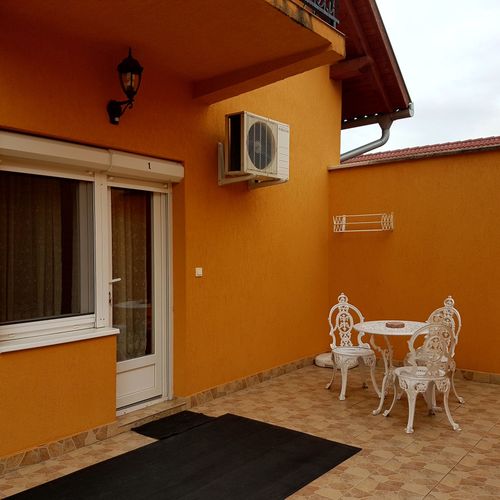 Apartament deluxe cu balcon cu 1 camera pentru 2 pers. (se poate solicita pat suplimentar)
