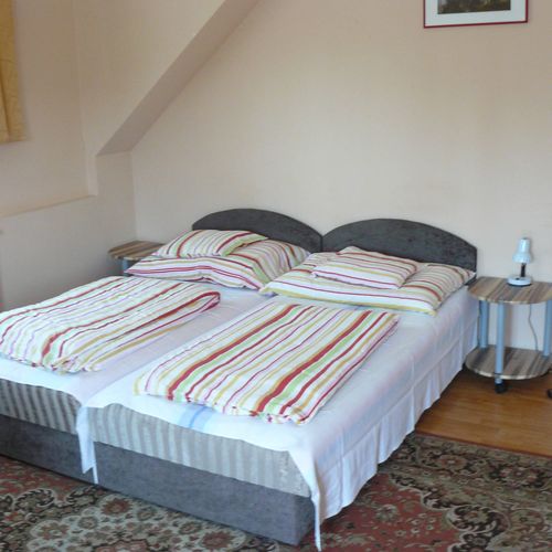 Camera cvadrupla cu balcon cu panoramă