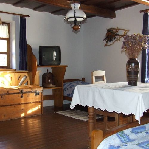 Apartament la parter cu 1 camera pentru 4 pers. (se poate solicita pat suplimentar)