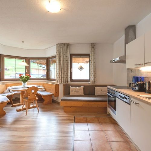 Apartament 4-osobowy z balkonem z własną kuchnią z 2 pomieszczeniami sypialnianymi