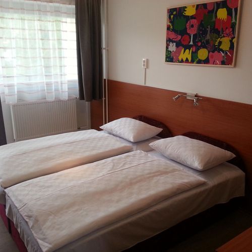 Suita cu balcon cu aer condiționat cu 2 camere pentru 4 pers. (se poate solicita pat suplimentar)