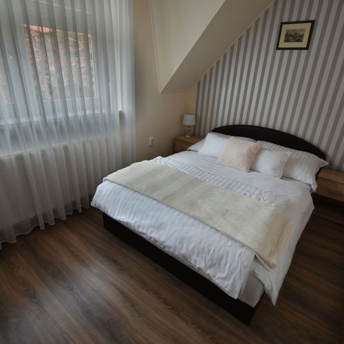 Apartament family cu aer condiționat cu 2 camere pentru 4 pers. (se poate solicita pat suplimentar)